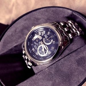 CITIZEN MENS $475 ECO-DRIVE SILVER/BLUE BL8000-54L